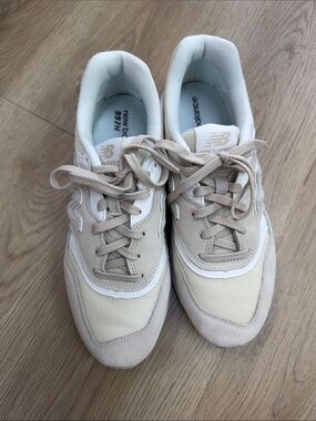 New Balance Women's Cream and Tan Retro Runner Sneakers